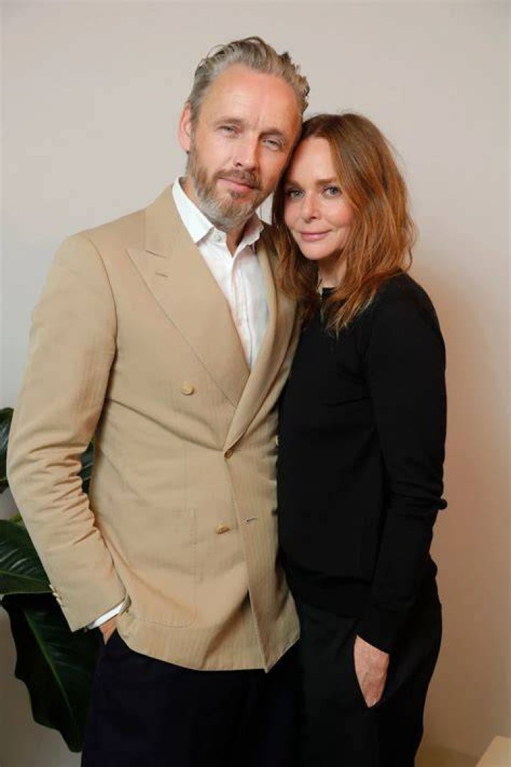 Alasdhair Willis – Bio, Kids & Facts About Stella McCartney’s Husband