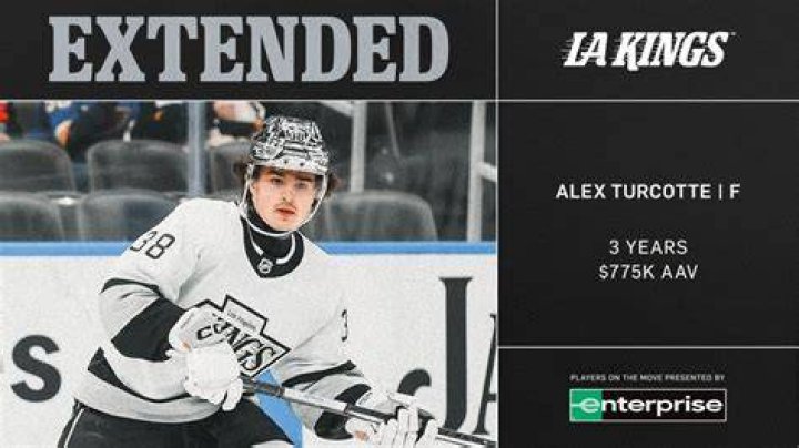 Alex Turcotte (Ice Hockey player) Age, Net Worth, Girlfriend, Twitter, and Salary