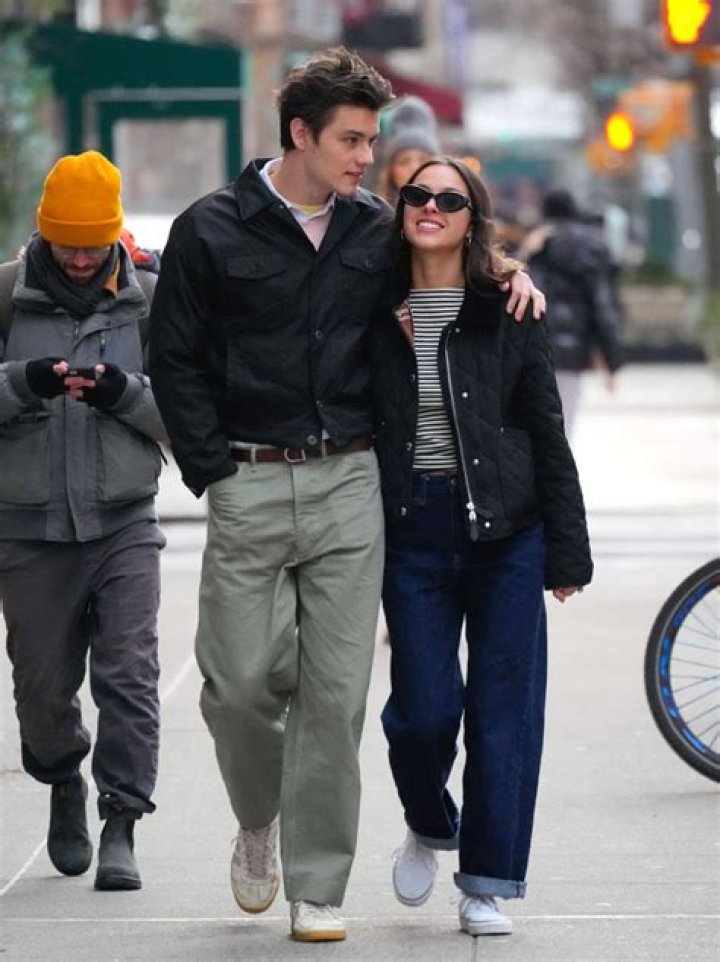 Are Lulu Everly And Louis Partridge Dating? Age Difference And Net Worth