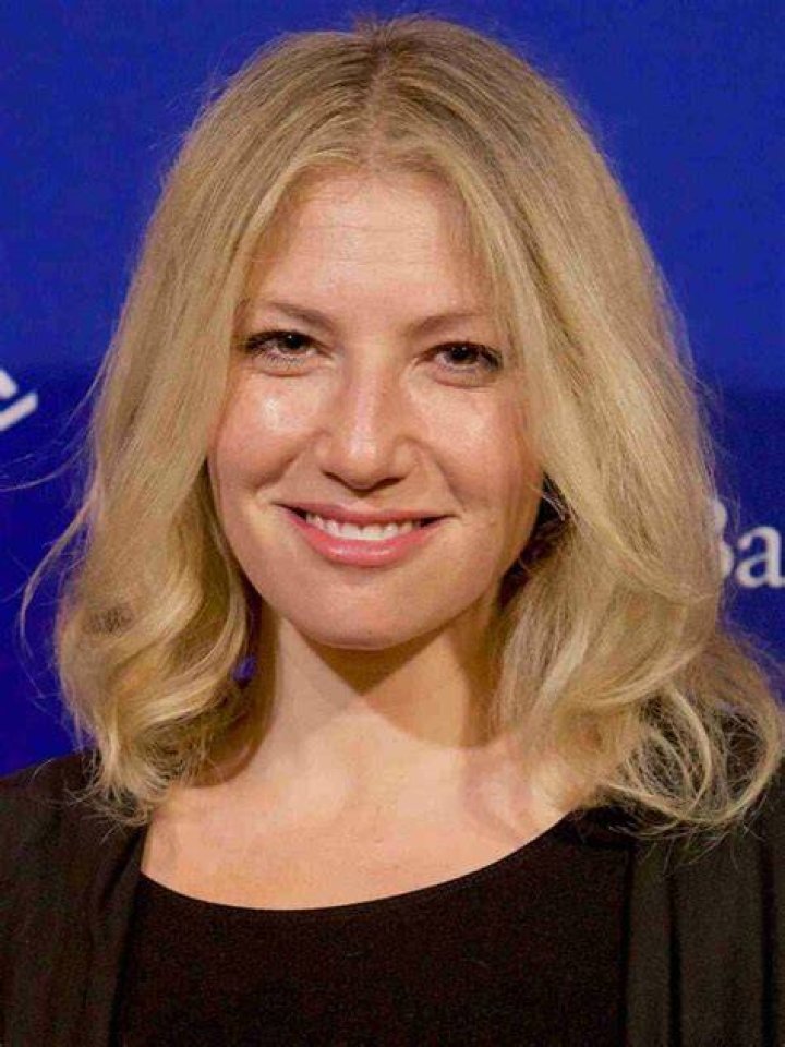Ari Graynor Bio, Wiki ,Age, Height, Weight, Family, Husband, Fringe, Movies, and Net Worth.