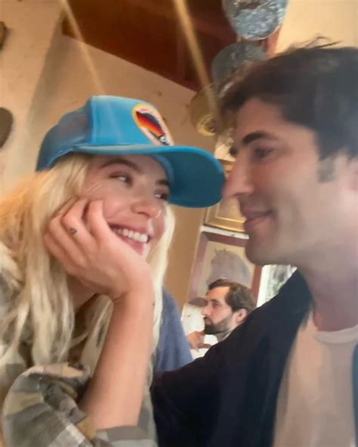 Ashley Benson – Bio, Facts, Wiki, Net Worth, Age, Height, Cara Delevingne, Pretty Little Liars, Dating, Gay, Girlfriend, Boyfriend, Pixels, sister