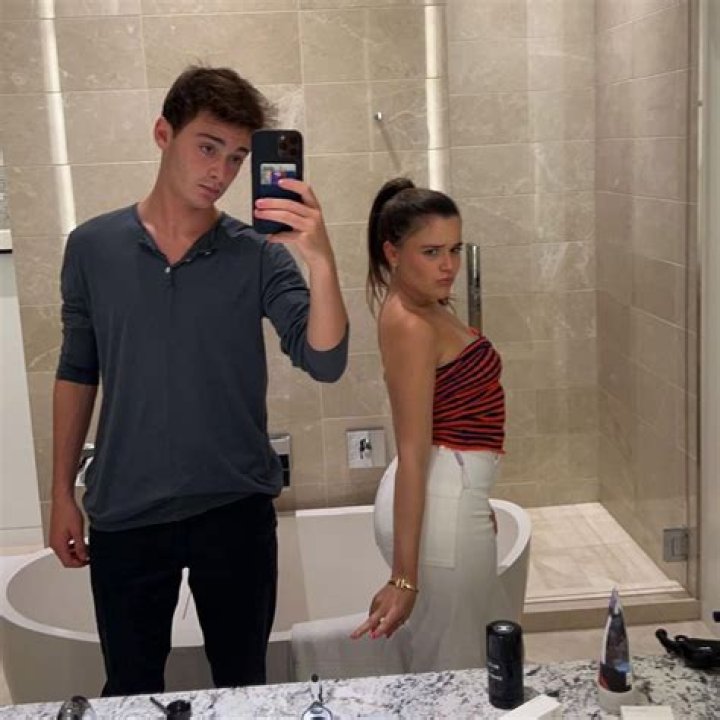 Chloe Schnapp (Instagram Star) Bio, Wiki, Age, Birthday, Height, Twin, Boyfriend and Net Worth
