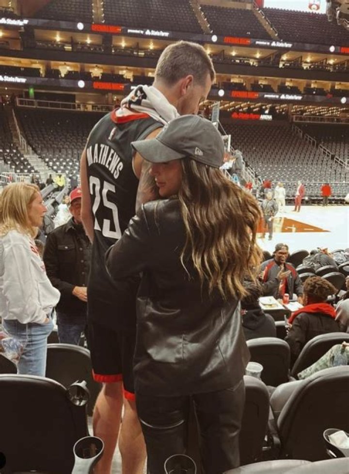 Clippers’s Garrison Mathews Girlfriend Lindsey Nance Is A Reporter As The Two Exhibit PDA