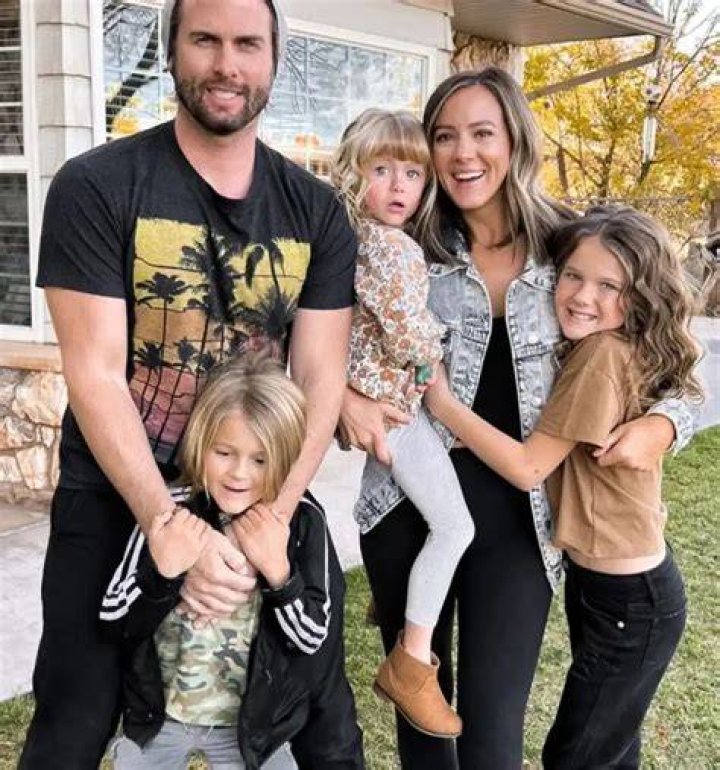 Dan Fowlks Wife Chantelle Fowlks Is An Internet Celebrity On Her Own
