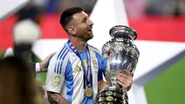 Dani Alves – Bio, Facts, Wiki, Net Worth, Age, Height, Neymar, Champions League, Juventus, Messi, Injury, Wife, Copa America 2019, Jersey, Trophies