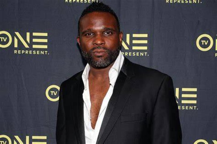 Darius McCrary: dating, net worth, tattoos, smoking & body facts