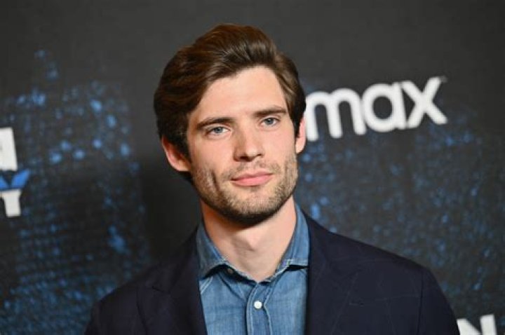 David Corenswet Wiki, Biography, Age, Net Worth, Salary, Height, Dating