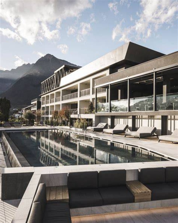 De Powerful Hotel , Sango Ota