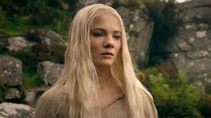 Does Freya Allan Wear A Wig? Natural Hair And Eye Color Photos of The Witcher Actress