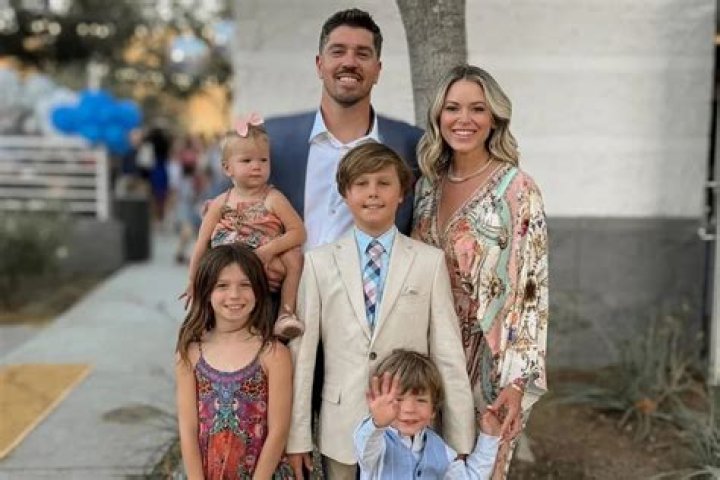 Dorit Kemsley Bio, Age, Sister, Husband, Kids, Net worth, RHOBH, Boob Job