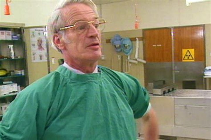 Dr Colin Manock Age, Wiki, Bio , , Wife, Net Worth, Family