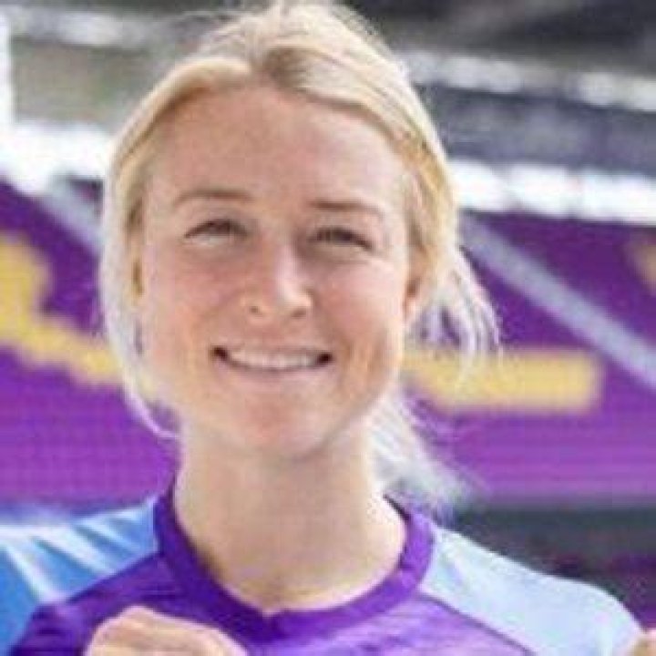 Emily Sonnett Bio, Wiki, Age, Height, Twin, Tatoo, Married, Podcast, Salary, and Net Worth