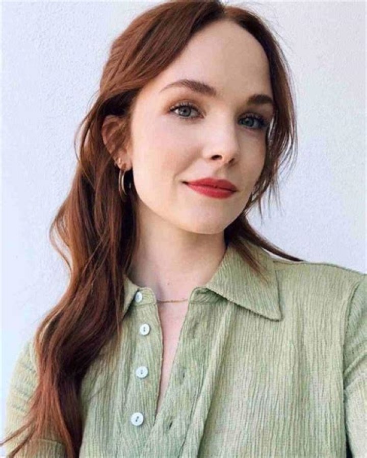 Freya Allan (Actress) Wikipedia, Biography, Age, Height, Weight, Boyfriend, Measurements, Net Worth, Facts