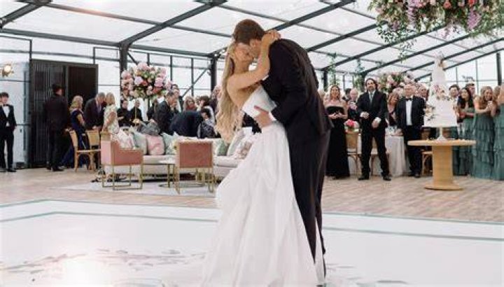 Giants Mike Yastrzemski Wife Paige Cahill Yastrzemski Savors The Wedding Memories