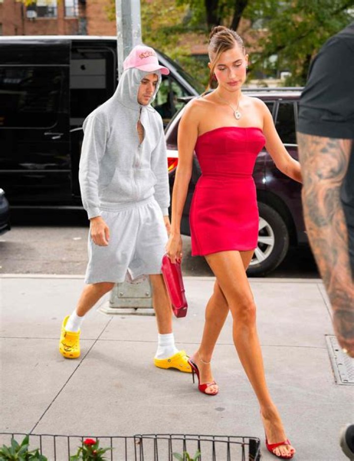 Hailey Bieber Hospitalized, Height, Dog, Age, Instagram, Dad
