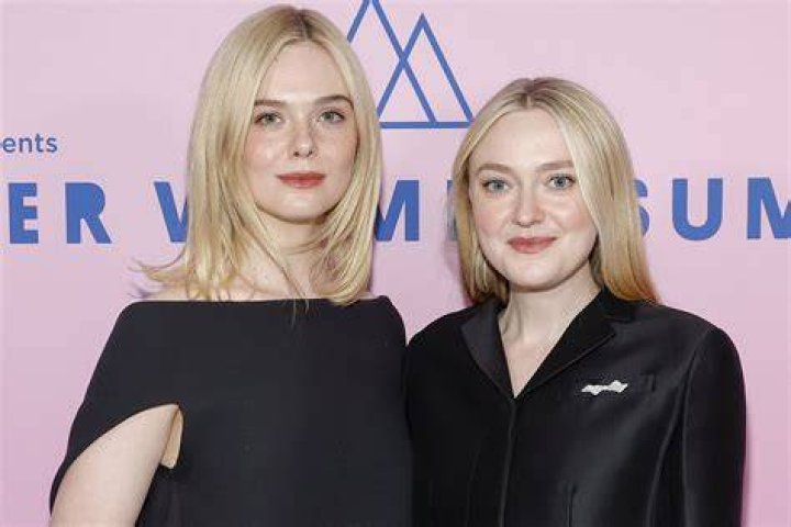 Has Dakota Fanning been nominated for an Oscar? What awards has Dakota Fanning won?