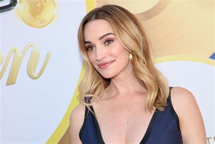 How Much Brianne Howey Earning From ‘Ginny & Georgia’ In 2023?