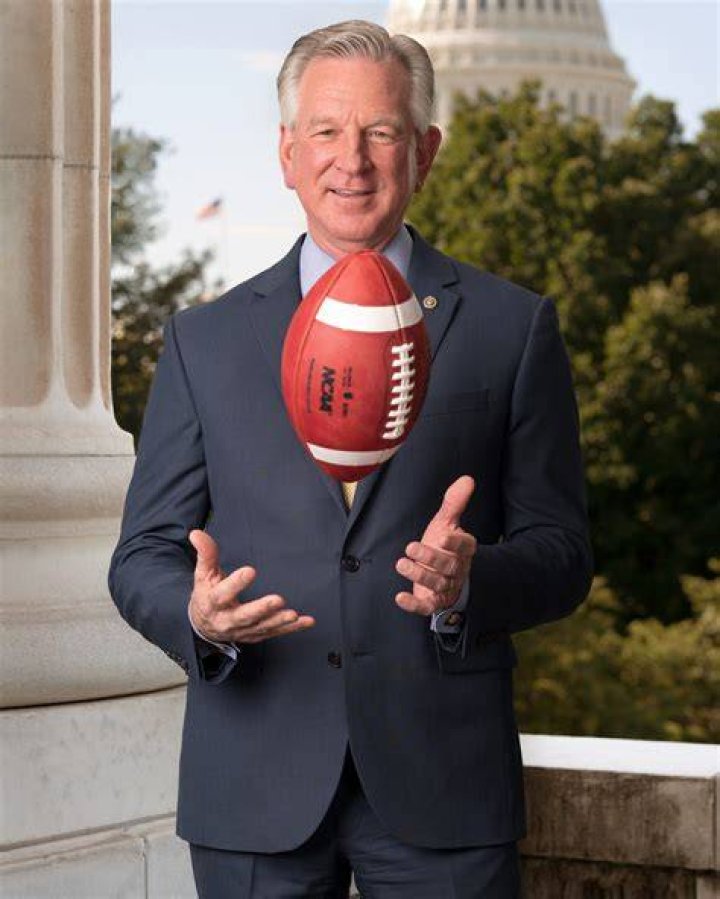 How much did Tommy Tuberville make as a coach? Does Tommy Tuberville have a degree?