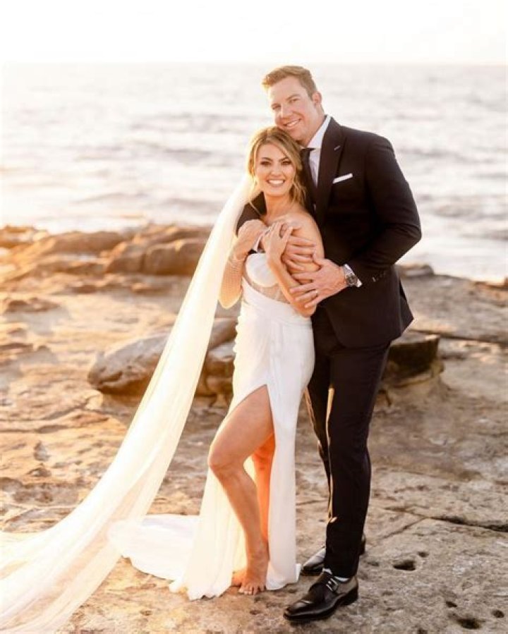 Is Amanda Balionis Pregnant? Height and Salary, Is She Engaged?