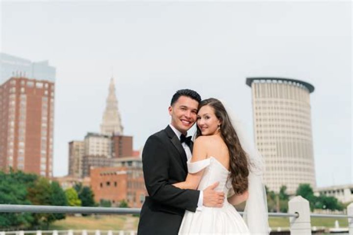 Is Lee Asher Married To Luke Barton or Is He In A Relationship?