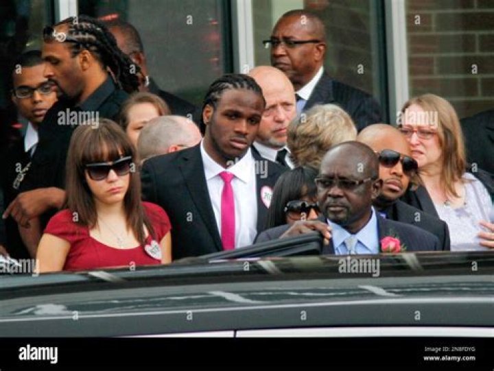 Jamaal Charles: Wife, net worth, tattoos, smoking & body facts