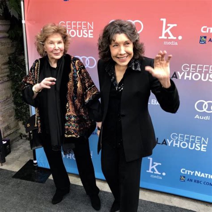 Jane Wagner (Lily Tomlin’s Wife) Bio, Wiki, Age, Family, Height, Lily Tomlin, Gay, Movies, Young and Net Worth