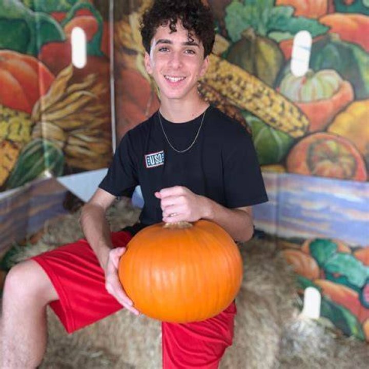 Jason Drucker Bio, Wiki, Age, Height, Parents, Movies, TV Shows, and Net Worth.