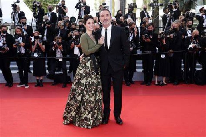 Jean Dujardin Bigraphy, Age, Wife, Height, Oscar, Films, Instagram, Awards, News