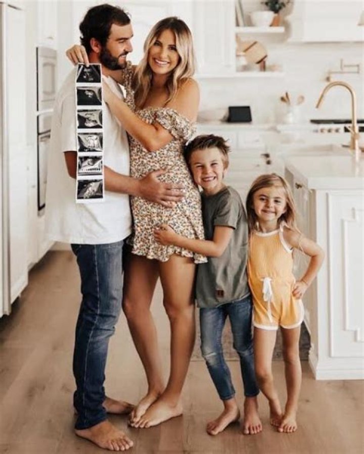 Krista Horton Parents: Age Wiki & Salary – Who Is The Bakersfield CA Blogger?