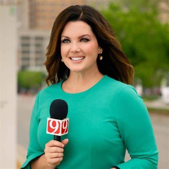 Lacie Lowry (News 9)Bio, Wikipedia, Age, Married, Baby, Salary, Single, Weight Loss, Awards and Net Worth.