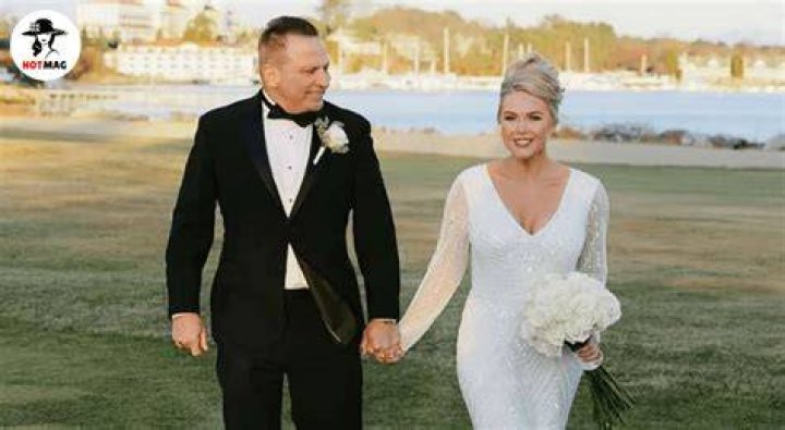 Laura Toggs Wiki, Age: Husband, Married Bio Children Facts on Musician
