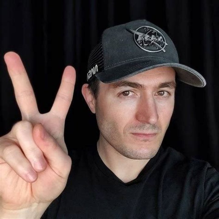 Lex Fridman (MIT) Wikipedia, Bio, Age, Height, Weight, Girlfriend, Net Worth, Family, Facts