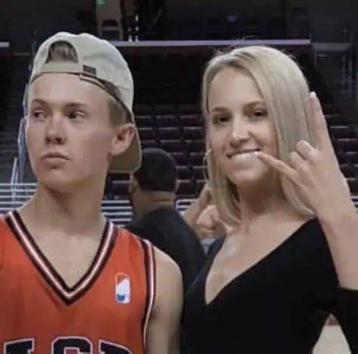 Lindsay Fox Is The Older Sister Of American YouTuber Tanner Fox