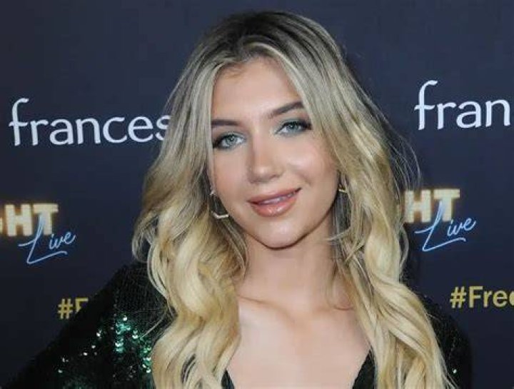 Madison ‘Mads’ Lewis Biography: Age, TikTok, Height, Boyfriend, Net Worth, Triplets, Tattoo, Instagram, Josh Richards, Brother, Wikipedia