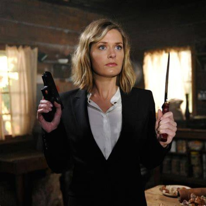 Maggie Lawson Biography, Age, Husband, Net worth, Actress, Movies, Tv Shows, Acting, Salary