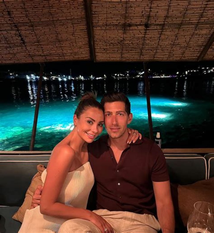 Meet Mara Agrait On The Bachelor: Age Wikipedia; Net Worth Job & Instagram