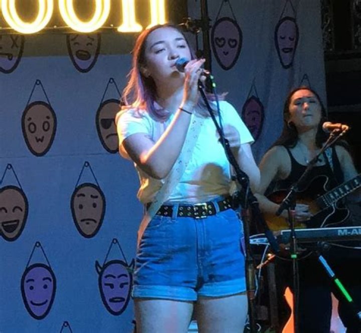Mxmtoon – Maia (TikTok Star) Biography, Wiki, Age, Boyfriend, Height, Net Worth