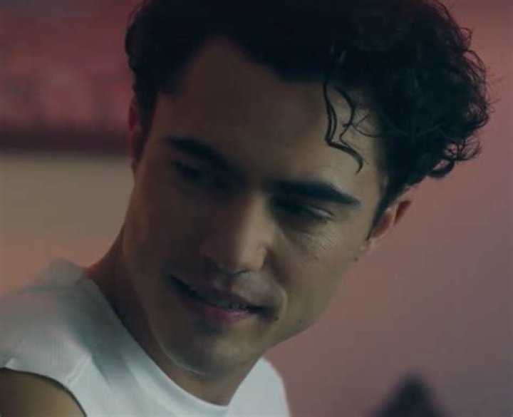 Never Have I Ever Season 2: Is Darren Barnet Gay? Meet His Boyfriend