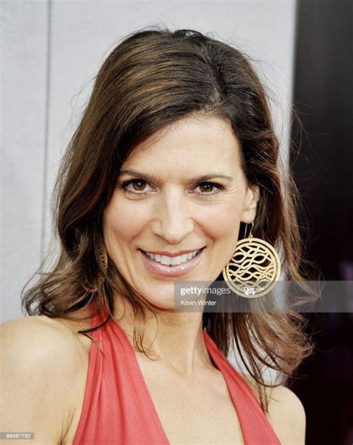 Perrey Reeves’ Wiki: Ex Boyfriend David Duchovny, Net Worth