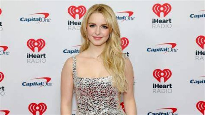 Sarah Jones Bio, Age, Dating, Net Worth, Movies and Tv Shows, Career