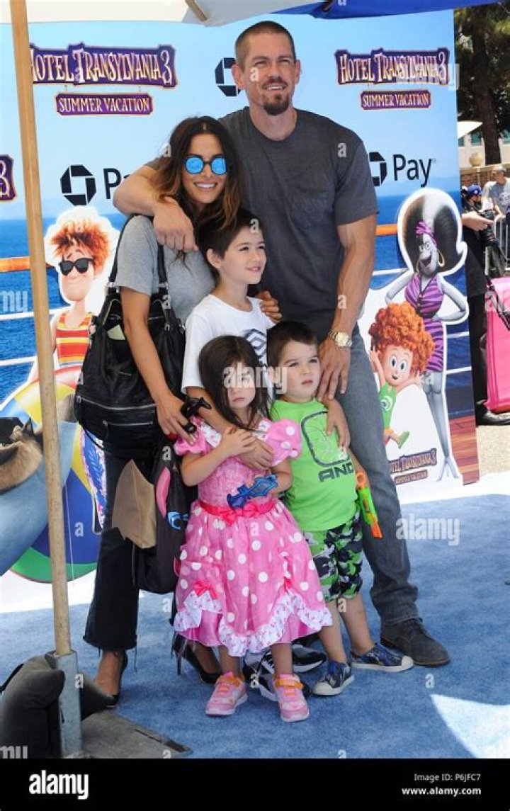 Sarah Shahi Children – Knox Blue, Violet Moon Howey And William Wolf Howey