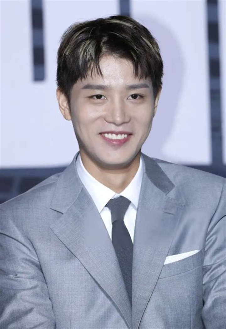 Taeil (NCT) Wiki, Bio, Age, Height, Weight, Affair, Net Worth, Girlfriend, Early Life, Facts