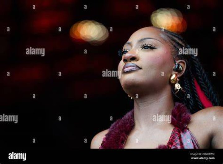 Temilade Openiyi (Tems) Bio, Wiki, Age, Height, Husband, Songs, Net Worth.