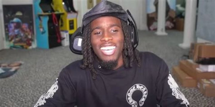 Twitch: Smokaloke Age, Wikipedia, Biography , Real Name, Height, Instagram, Girlfriend & Net Worth