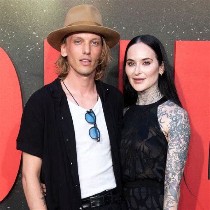 Tyler Henry: Girlfriend, net worth, tattoos, smoking & body facts