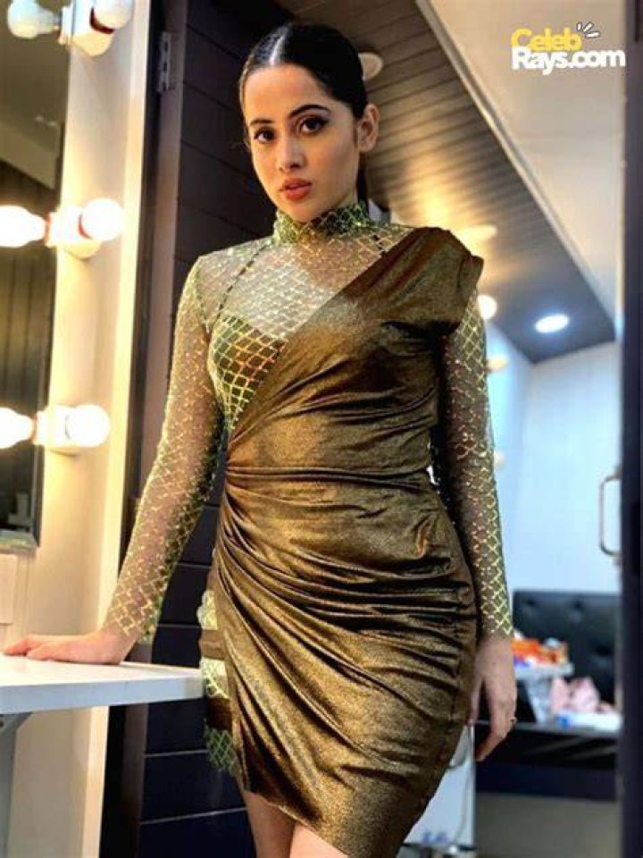 Urfi Javed Height, Weight, Age, Biography, Wiki, Boyfriend, Family