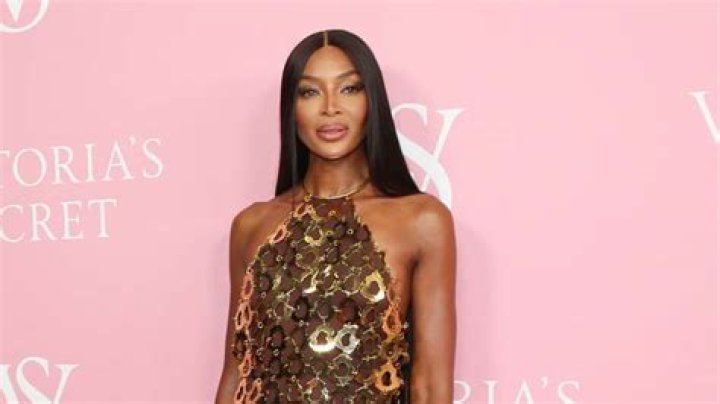Victoria’s Secret Model Devon Windsor: Husband, Body, Career & Net Worth