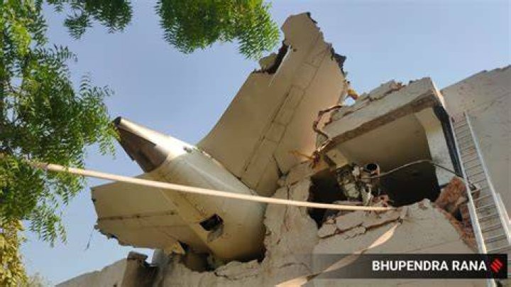 Was Ronnie Dunn In A Plane Crash – What Happened To His Face? Singer’s Injury