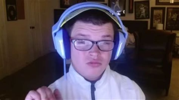 Who Is aimsey? Facts To Know About The Twitch Streamer